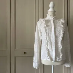 50 ZARA ザラ 刺繍 花柄 総柄 ブラウス シャツ 白 フリル レース お呼ばれ　デート　オフィスカジュアル　食事会　可愛い　お出かけ　上品