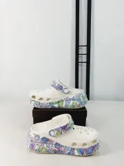 クロックス サンダル Classic クラッシュ バタフライ クロッグ 白 m4 w6