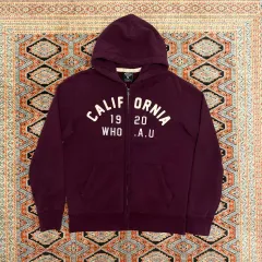 WHO.A.U フーアーユー カリフォルニア 文字ロゴ バーガンディ 起毛 ジップアップ メンズL