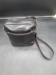 美品 COACH レザー ショルダーバッグ グラハム ロゴ金具 斜め掛け 黒 