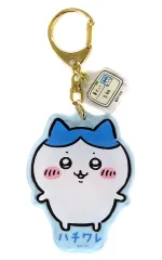 【中古】キーホルダー ハチワレ アニメ『ちいかわ』 チャーム付きアクリルキーホルダー 「ちいかわ なんか小さくてかわいいやつ ちいかわ＠お台場冒険王2024」 ちいかわお台場商店グッズのサムネイル