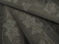 平和屋着物●結城紬　100亀甲　葡萄唐草間道　飛び亀甲柄　黒地　正絹　逸品　AABE0270ck