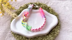 パラコード✶スマホストラップ✶ショート手首用✶ハンドストラップ✶ストラップホルダー付✶パステルレインボー☓パステルピンク