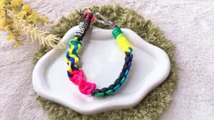 パラコード✶スマホストラップ✶ショート手首用✶ハンドストラップ✶ストラップホルダー付✶レインボー☓ブラック