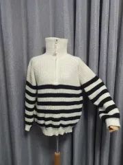 ハーフジップアップ ストライプニット