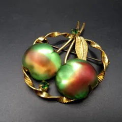 40'-60's オーストリア ヴィンテージ 摺りガラス 緑のさくらんぼ ブローチ 果物 モチーフジュエリー レトロ キュート Austria製 Y22-A