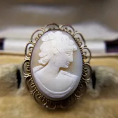 貴婦人の横顔 シェルカメオ ヴィンテージ ブローチ フィリグリー レースリム オーバルフレーム レトロ エレガント ペンダントヘッド Y22-G