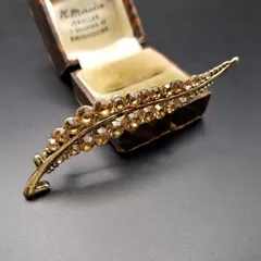 ペールオレンジ ラインストーン 煌めき リーフ ヴィンテージ フローラル ブローチ 葉っぱモチーフ 横長 上品 シンプルな存在感 Y22-H