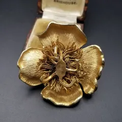 大きなゴールドのお花 3D ワンカラー ヴィンテージ フラワー ブローチ 大ぶり 華やか レトロ 存在感 Y22-H