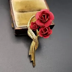 赤い薔薇 ゴールドトーン 花束 上品 立体彫刻 ヴィンテージ フラワー ブローチ 自然派 フローラル 存在感 ファッションジュエリー Y22-H