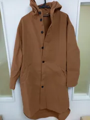 【新品・未使用】ロングコート／ノーブランド／シンプルデザイン／ブラウン系／秋冬向け／男女兼用も可