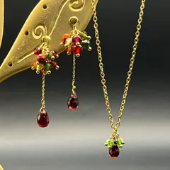 Special price‼︎  Xmasカラーなネックレスと耳飾りのセット fr832