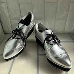 【セブントゥエルブサーティ SEVEN TWELVE THIRTY 】厚底 レースアップ シューズ シルバー 23.5cmのサムネイル