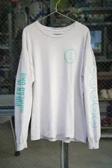 POLeR（ポーラー）NUMERO UNOプリントロングスリーブTシャツ ／ライトグレー／L相当のサムネイル