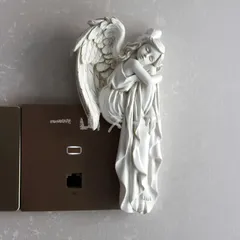 白い陶器製天使の壁掛け 天使の陶器壁掛け 2個セット - メルカリ