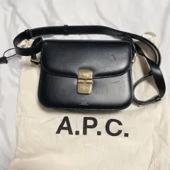 A.P.C. アーペーセー ブラック バッグ クロスバック
