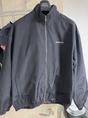 ディスイズネバーザット INTL Team Jacket Black