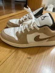 ナイキ エア ジョーダン 1 ロー ベージュ