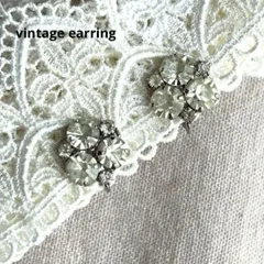06709ヴィンテージ 大小ラインストーンの華やかイヤリング