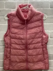 A【A21-60】◇ UNIQLO Mサイズ ダウンベスト　ピンク色