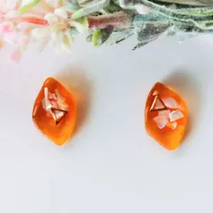 no.293　レジン　宝石型　左右非対称　イエロー　ピアス　イヤリング　ハンドメイド