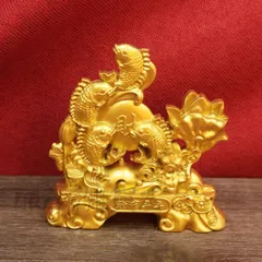 鯛 睡蓮 蓮の花 置物 オブジェ 金色 ゴールド 黄金 優雅 伝統的 運 金運 健康運 出世運 家庭運 家内安全 インテリア 玄関 リビング 贈り物 プレゼント 魔除け オフィス 飾品 幸運