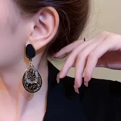 ヴィンテージ フラワー ピアス ブラック 上品 軽量 エレガント レースデザイン クラシック 大人可愛い ピアス レディース ブランド Noir Fleuris