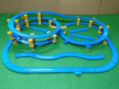 プラレール　ぐるぐる無限ループ・大小メガネ型コース・ベーシック レイアウト