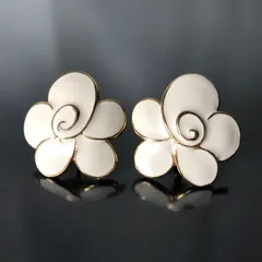 エナメルイヤリング ゴールドカラー 白 ホワイト 花 flower フラワー 総重量約13g クリップ式 レディースアクセサリー■S129