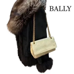 バリー　BALLY　キルティングレザー　ゴールドチェーン　2TYPE式ショルダーバック　肩掛け　斜め掛け　ホワイトベージュ