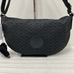 7064　Kipling キプリング　ショルダーバッグ　斜めがけ　肩がけ　クロスボディ　黒　ブラック　総柄　シグネチャー　ハーフムーン型　半月型　メンズ　レディース　ユニセックス　モンキー　チャーム　ゴリラ