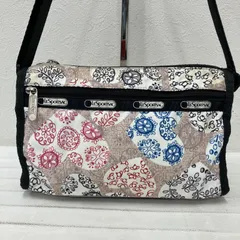 7048　 LeSportsac レスポートサック　　肩がけ　斜めがけ　紐調節可能　 ショルダーバッグ　ミニバッグ 総柄　ハート柄　花柄　リーフ　ポケット多数　多機能　機能的