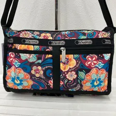 7063　 LeSportsac レスポートサック　　肩がけ　斜めがけ　紐調節可能 クラシックホーボー　ショルダーバッグ 総柄　花柄　ハイビスカス　ポケット多数　多機能　機能的