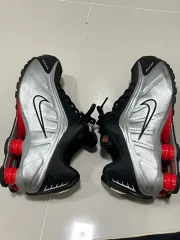 ナイキ ショックス R4 ブラックメタリックシルバー