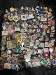 鬼滅の刃　缶バッジ　キーホルダー　アクリルスタンド　竈門炭治郎 我妻善逸 嘴平伊之助 竈門禰豆子 煉獄杏寿郎 冨岡義勇 胡蝶しのぶ 宇髄天元 時透無一郎 伊黒小芭内 甘露寺蜜璃 不死川実弥 悲鳴嶼行冥 栗花落カナヲ等　約130点まとめ売り