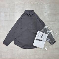 less is_jp バッグレスシャツ 背中にパソコン収納 ミニマリストしぶ