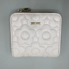 極美品　MARY QUANT マリークワント　二つ折り財布　ミニウォレット　コンパクト　キルティング　花　フラワー　ゴールド金具　ロゴ　ピンクベージュ