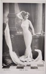 花のリリシズム ― アール・ヌーヴォーに咲く少女の横顔 フランス