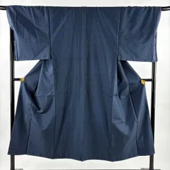 【美品】 男着物 身丈146cm 裄丈70.5cm M 袷 アンサンブル 紬地 幾何学 紺色 正絹 秀品 【中古】