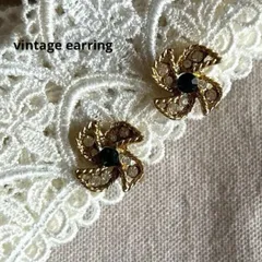 06720ヴィンテージ クリアとグリーンの風車デザインゴールドイヤリング