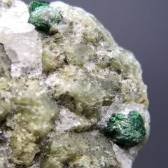 デマントイドガーネット ⑥ イタリア産 / 原石 天然石 鉱物標本 灰鉄