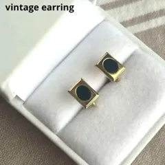 06733ヴィンテージ 刻印ありゴールドプレートに黒のイヤリング