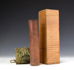 陶芸家　小山冨士夫　酒觴　宋赤絵写　花　ぐい呑　盃　酒器　鎌倉　共箱 陶芸家 小山冨士夫 酒觴 宋赤絵写 花 ぐい呑 盃 酒器 鎌倉 共箱 - メルカリ