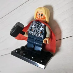 アベンジャーズ トーゴ フィギュア