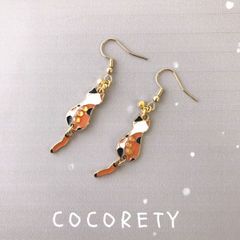 ♥️三毛猫のしっぽゆらゆらシンプルピアス♪ ハンドメイド - メルカリ