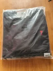 アミ スモール ハート ロゴ ブラック スウェット