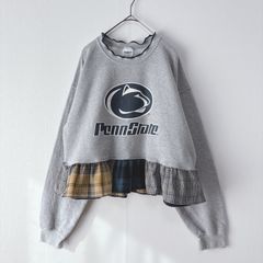 古着リメイクスウェット グレー チェック柄 パッチワークフリル 異素材ミックス 裏起毛トレーナー 灰色 長袖トップス 片面プリント 衿端メロー