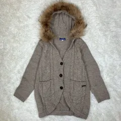 バーバリーブルーレーベル ケーブルニット カーディガン フード付き ファー取り外し可 ラクーンファー くるみボタン ベージュ Mサイズ相当 ★お値段交渉を受け付けます。