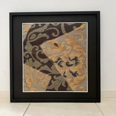 京都帯屋さん　フレーム入りシルク日本の織物アート 裂取唐草　チャコール