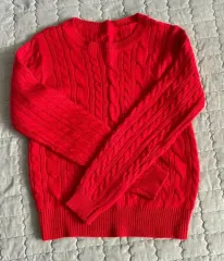 赤 ケーブル編みニット